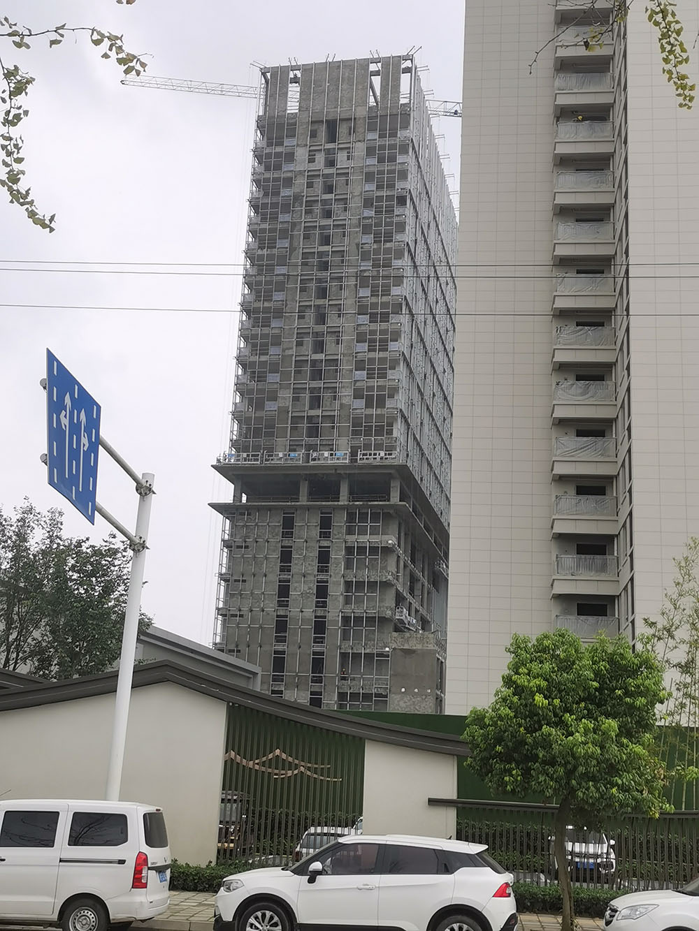 成都市中建科技园办公楼外幕墙工程.jpg